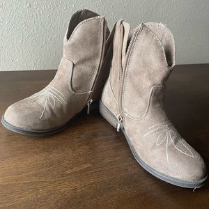 Austin cowgirl boots size 13c